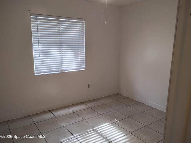 Building Photo - 1533 Emerson Dr SE