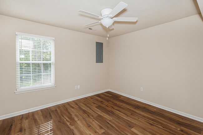 Building Photo - 307 Burnside Dr