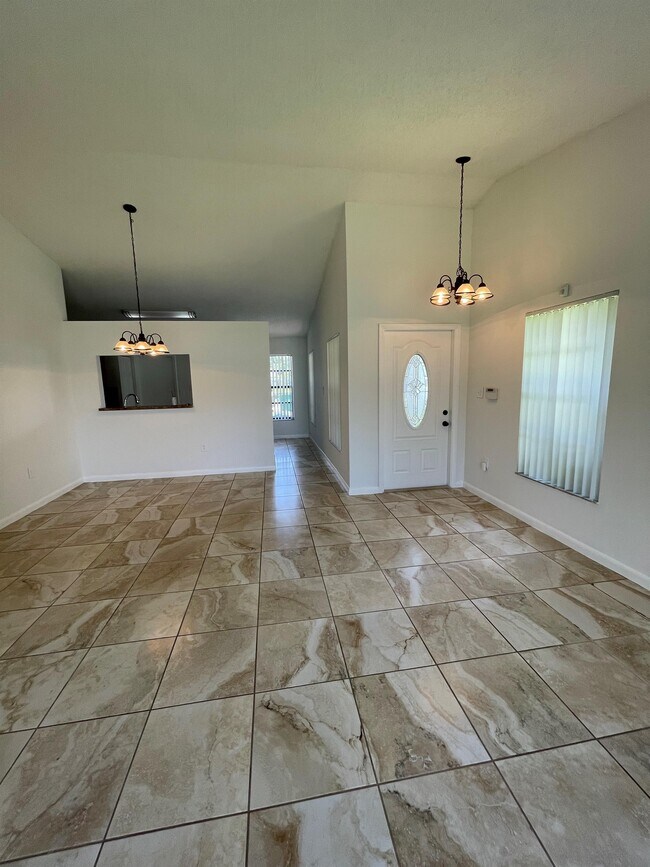 Building Photo - 13761 Newport Manor