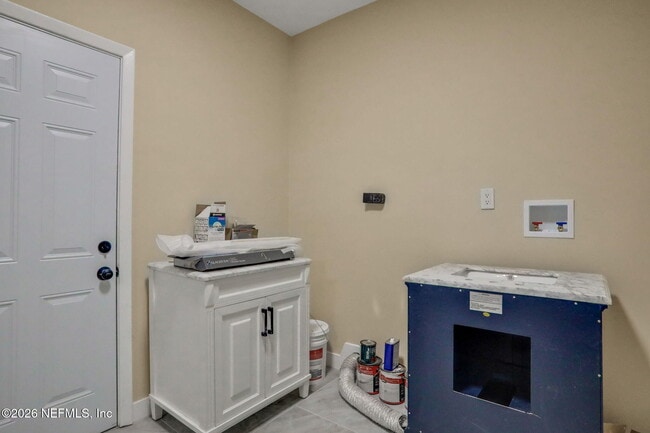 Building Photo - 2138 Larry Dr