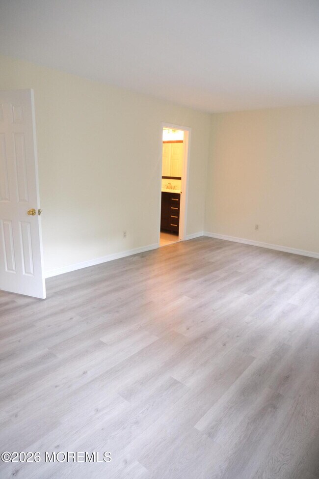 Building Photo - 93 Oak Ln