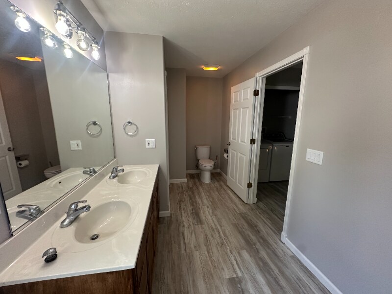 Building Photo - 4033 Sherwood Forest Dr