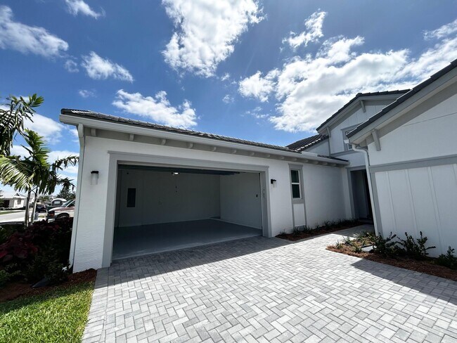 Building Photo - 15192 Wildwood Cir