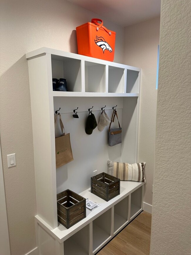 Building Photo - Beautiful Painted Prairie - 4 Bed room home - Available April!!