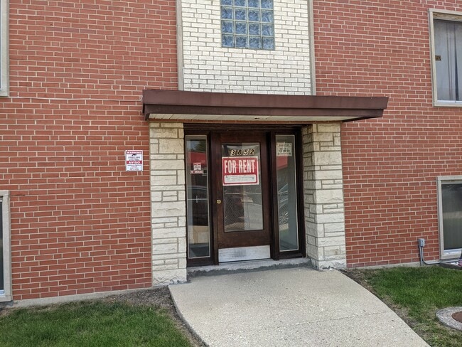 Building Photo - 3852 N Elston Ave