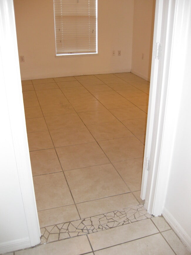 Building Photo - 8629 Claiborne Ct