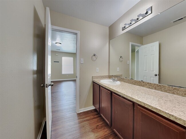 Building Photo - 22270 Queenbury Hills Dr