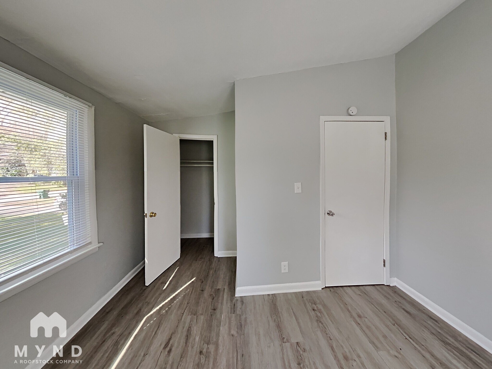 Building Photo - 682 Milford Dr SW