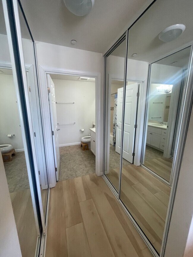 Building Photo - Fully Furnished 3 Bedroom/2 Bathroom