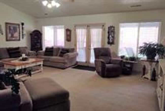 Building Photo - Snow Canyon Home!