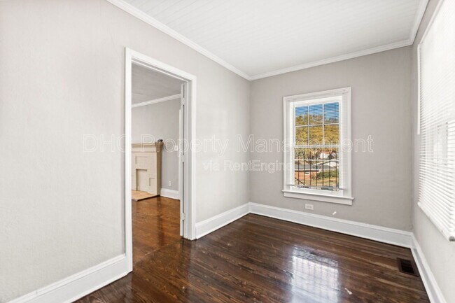 Building Photo - 76 Burbank Dr NW