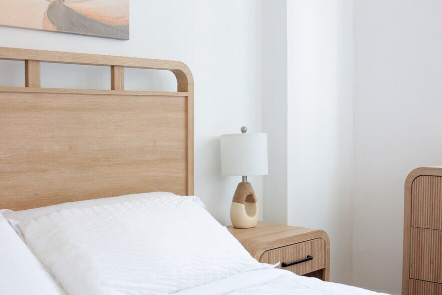 Building Photo - 137 NE 2nd Ave