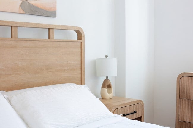 Building Photo - 137 NE 2nd Ave