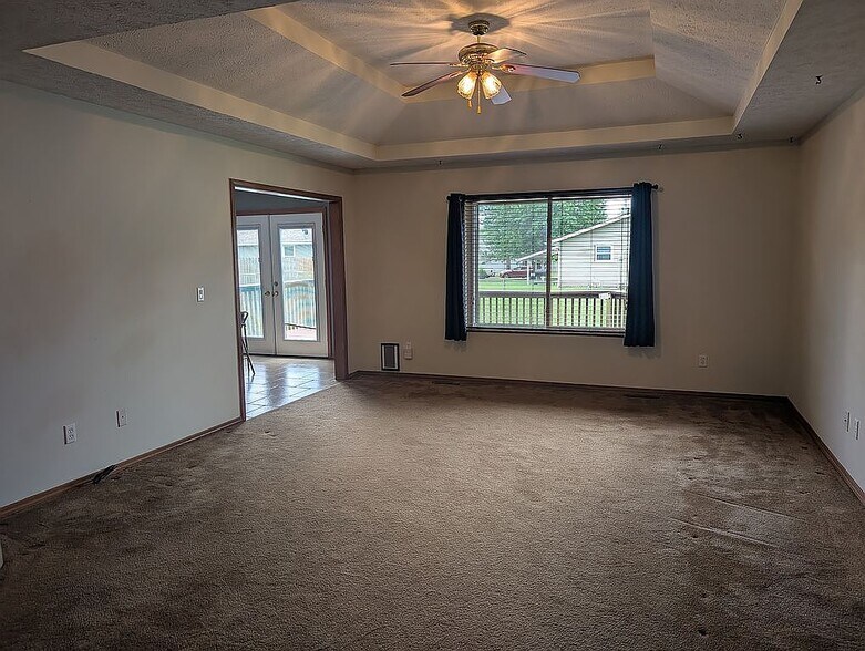Building Photo - 7060 W Lone Oak St