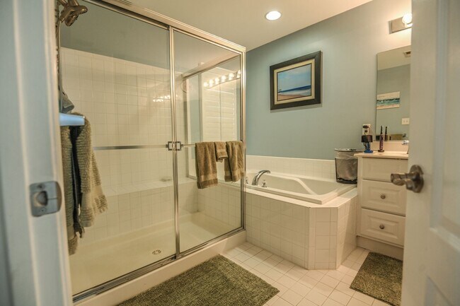 Building Photo - Piney Orchard Townhome