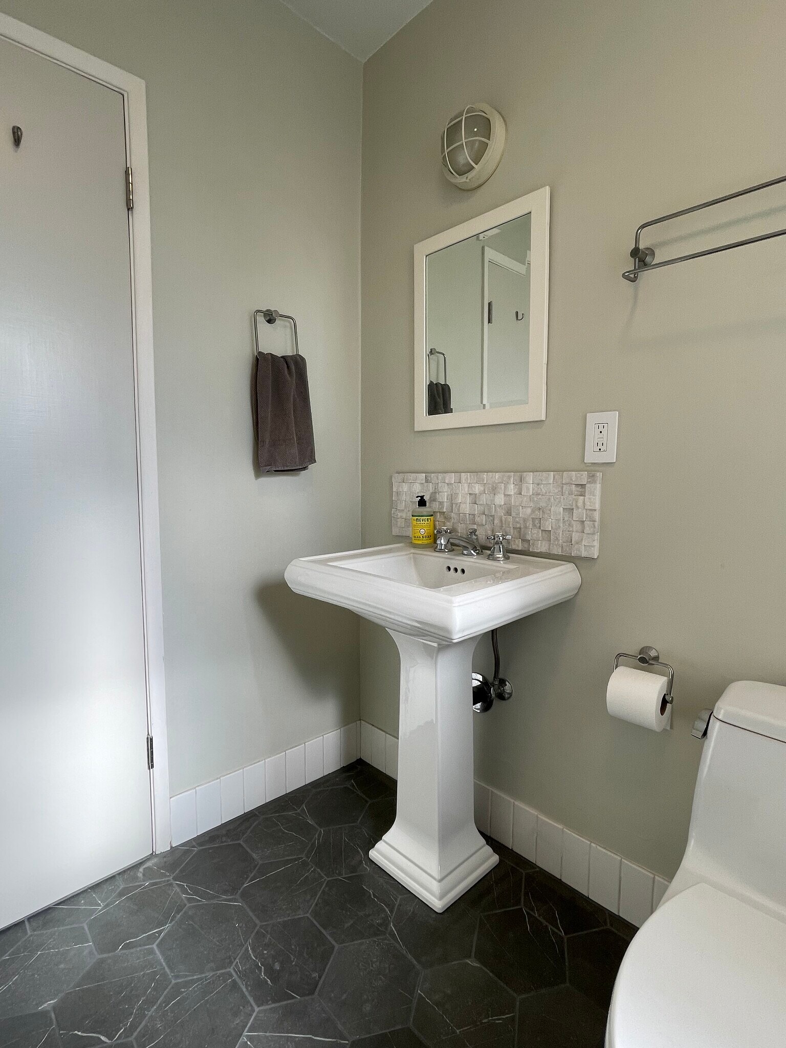 Bathroom - 609 N Mariposa Ave