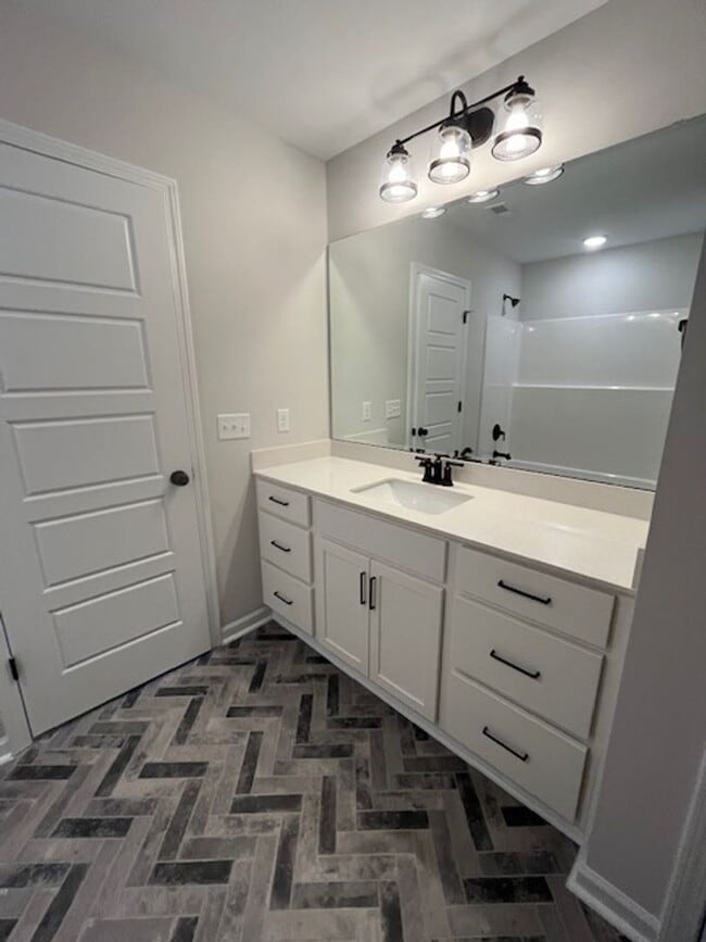 Building Photo - 8405 Paramount Point