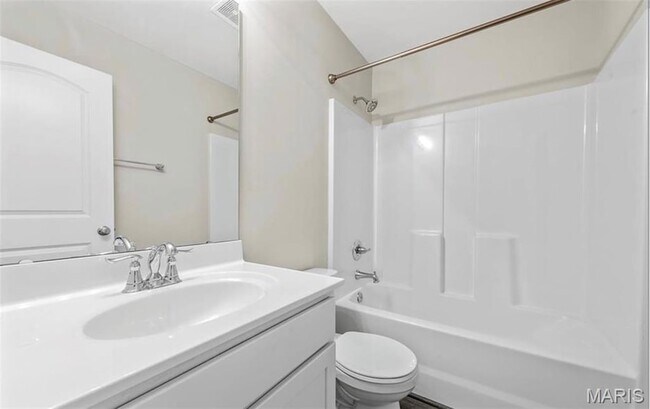 Building Photo - 4602 Siesta Dr