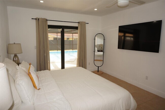 Building Photo - 9220 SW 56th St