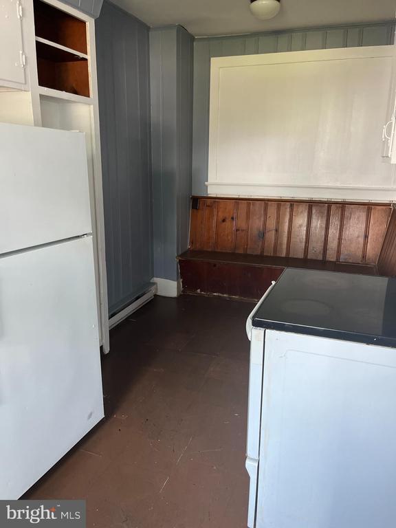 Building Photo - 170 S Giles St