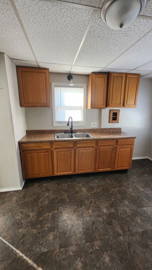 Building Photo - 3 bed 1 bath