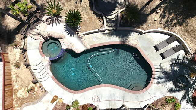 Building Photo - 5006 Palmera Dr
