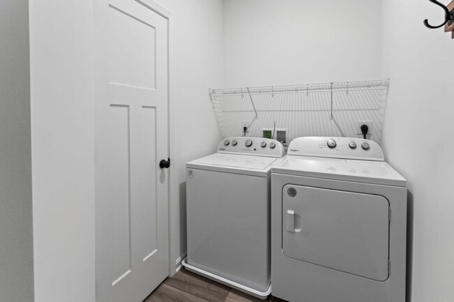 Building Photo - Short Term New Construction Townhouse for rent! Rental tell the end of May