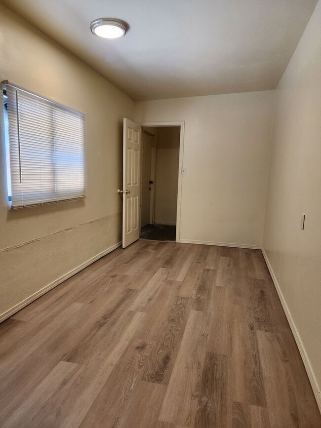 Building Photo - 205 El Paso Dr