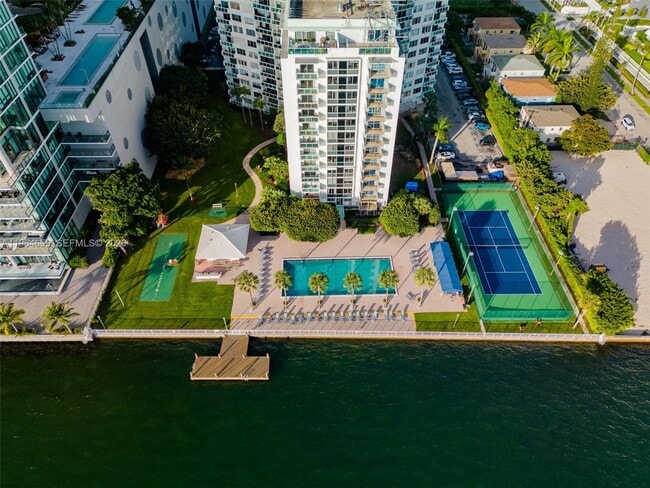 Building Photo - 3301 NE 5th Ave