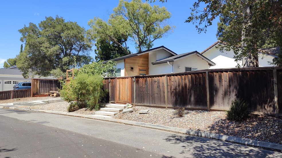 Building Photo - 12551 Sumner Dr