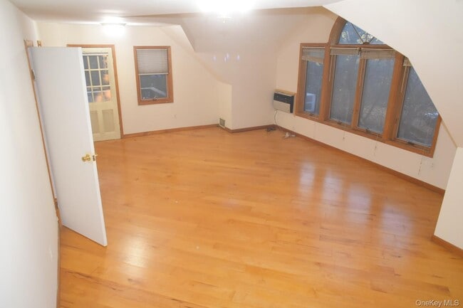 Building Photo - 201 Old Mountain Rd N