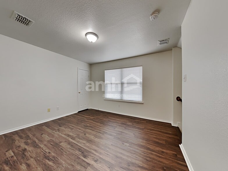 Building Photo - 11909 Grizzly Bear Dr