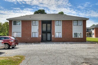 Building Photo - 3001B Strickland Court