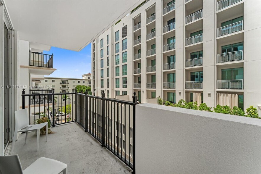 Building Photo - 4100 Salzedo St