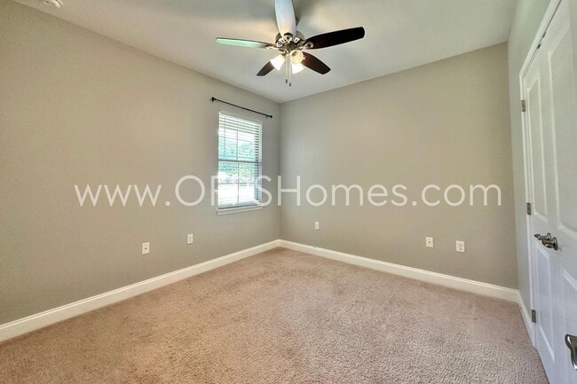 Building Photo - 216 Green Dr