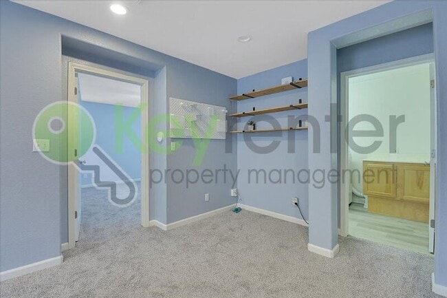 Building Photo - 461 Anjou Cir