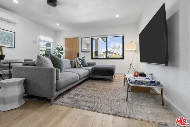 Building Photo - 2422 W 30th St