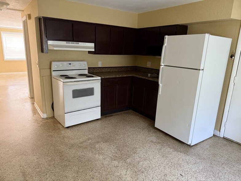 Building Photo - 6067 Longchamp Dr