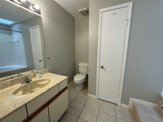 Building Photo - 9800 Pagewood Ln