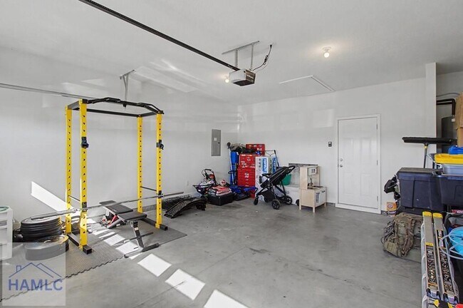 Building Photo - 413 Mcclelland Lp NE