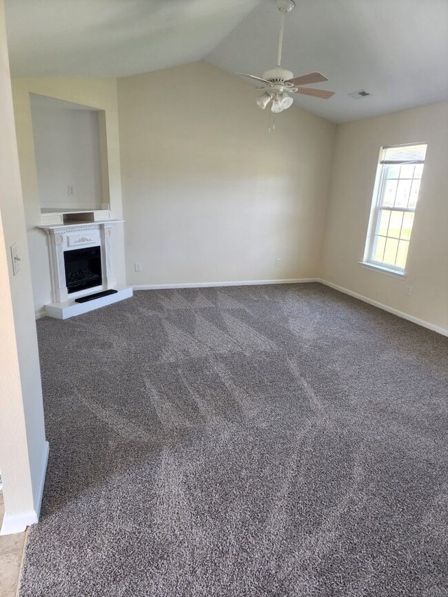 Building Photo - Gorgeous and Spacious Country home located in Camden County.