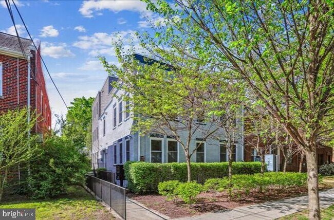 Building Photo - 1340 Nicholson St NW