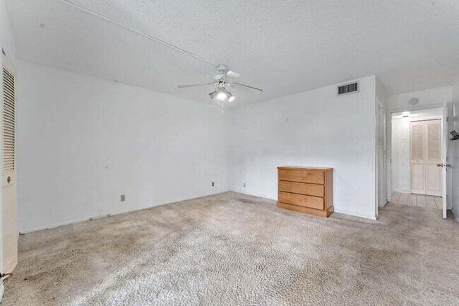 Building Photo - 370 NW 76th Ave