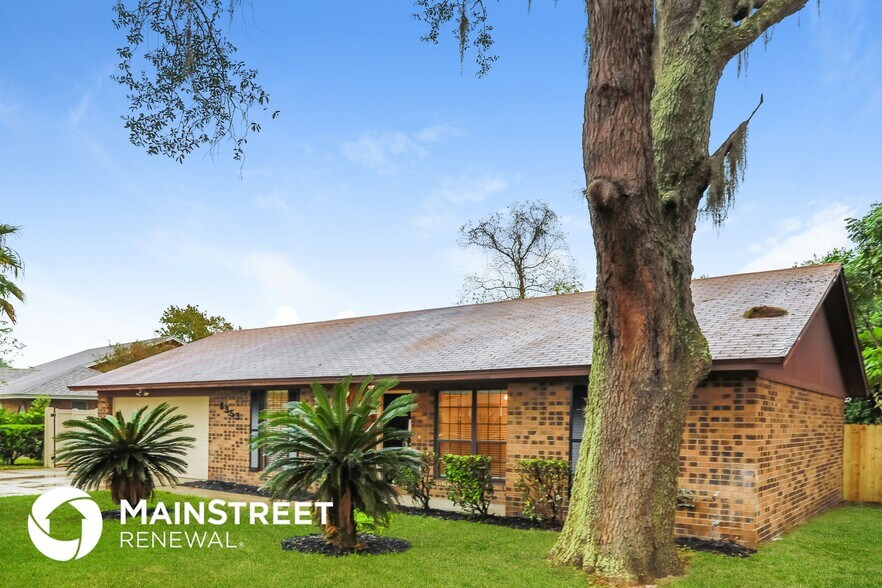 Building Photo - 6353 Tree Top Cir W