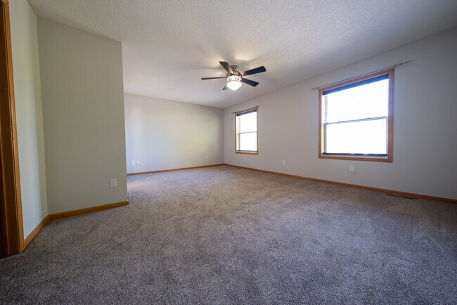 Building Photo - 12101 Waconia Cir NE