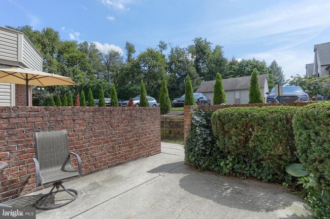 Building Photo - 1 br, 1 bath Condo - 804 Cherrington Dr