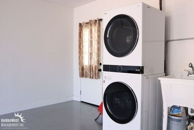 Building Photo - Charming 3Bdm 2Ba Home in the Heart of San...