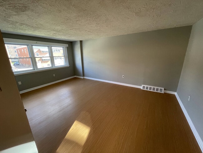 Building Photo - 148 Abbey Ter