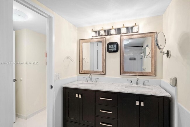 Building Photo - 1330 NE 105th St