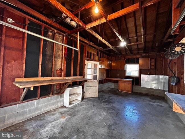 Building Photo - 985 Tasker Rd